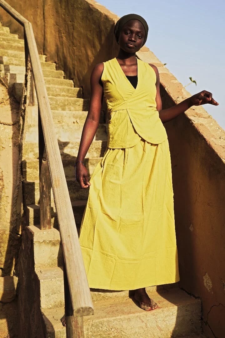 Natural dye top