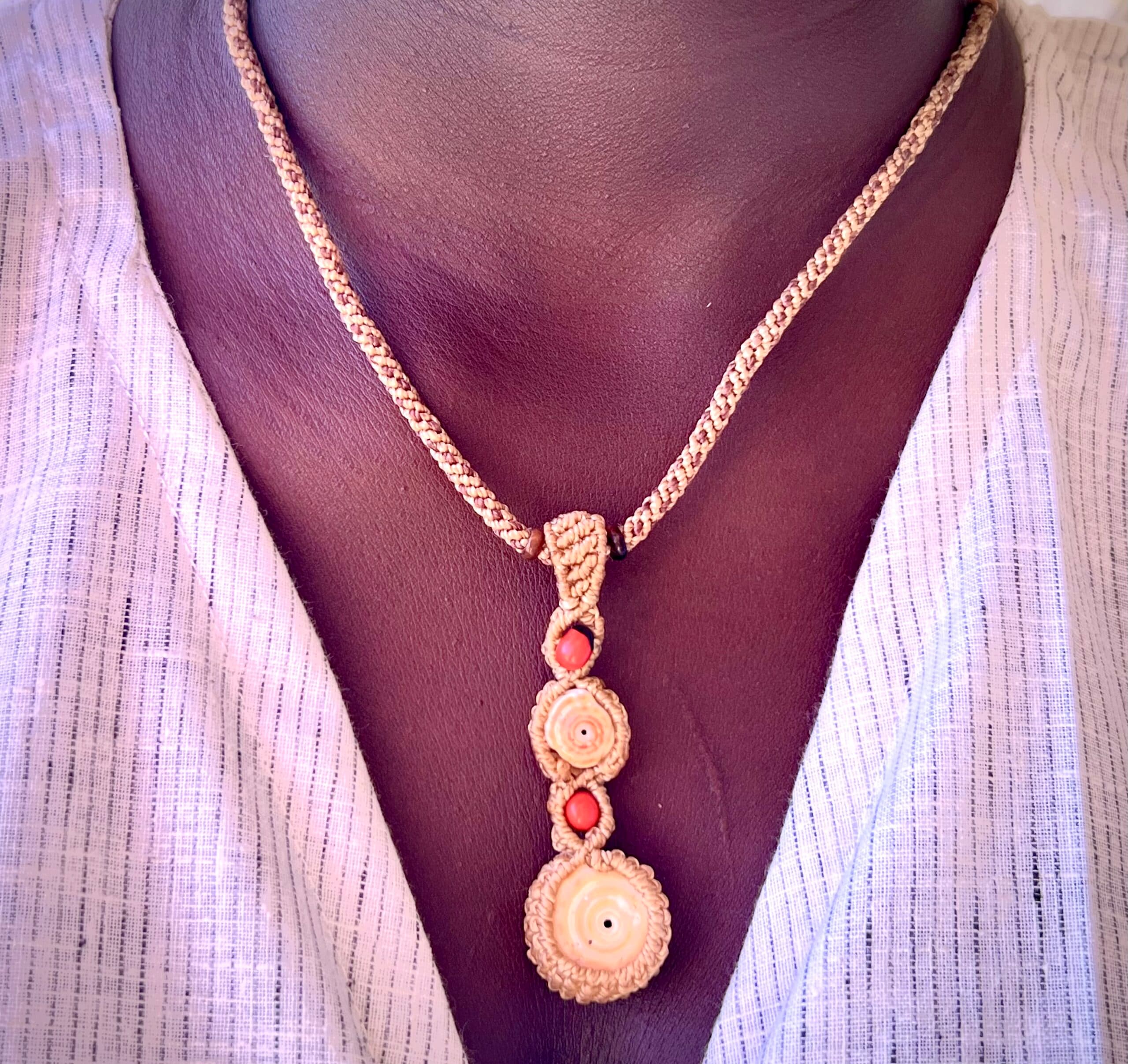 Beige Shell & Seeds Necklace